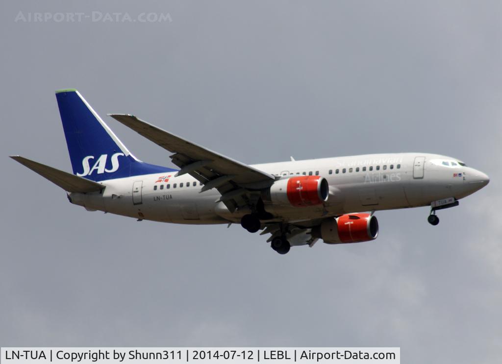 LN-TUA, 1998 Boeing 737-705 C/N 28211, Landing rwy 07R