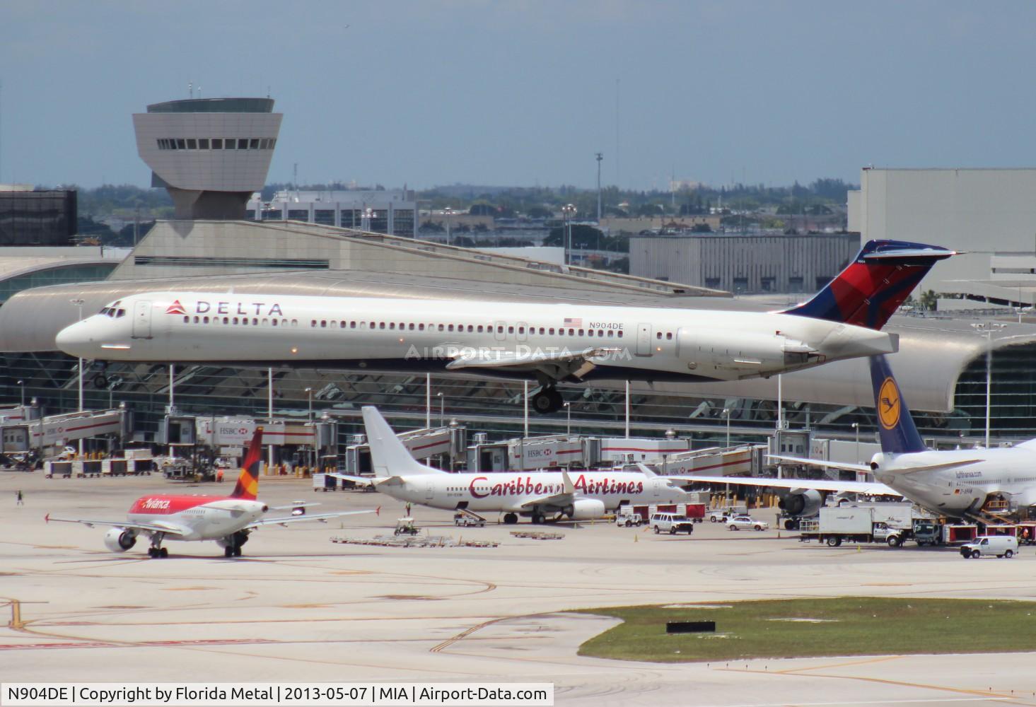 N904DE, 1992 McDonnell Douglas MD-88 C/N 53409, Delta MD-88