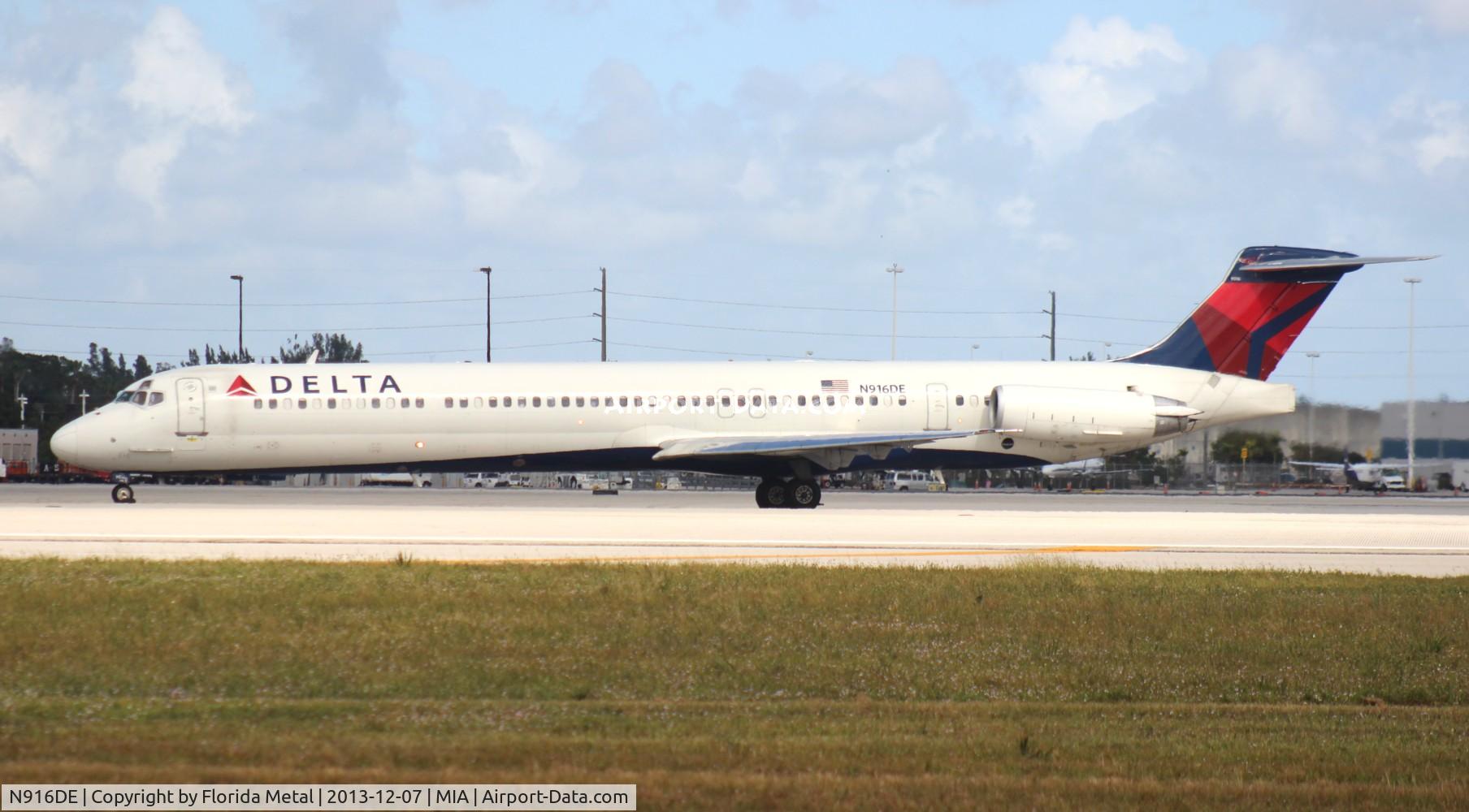 N916DE, 1993 McDonnell Douglas MD-88 C/N 53421, Delta MD-88