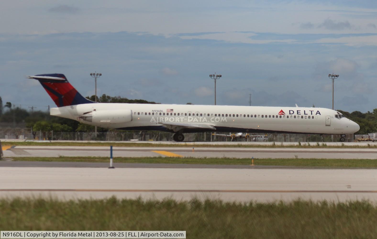 N916DL, 1988 McDonnell Douglas MD-88 C/N 49591, Delta MD-88