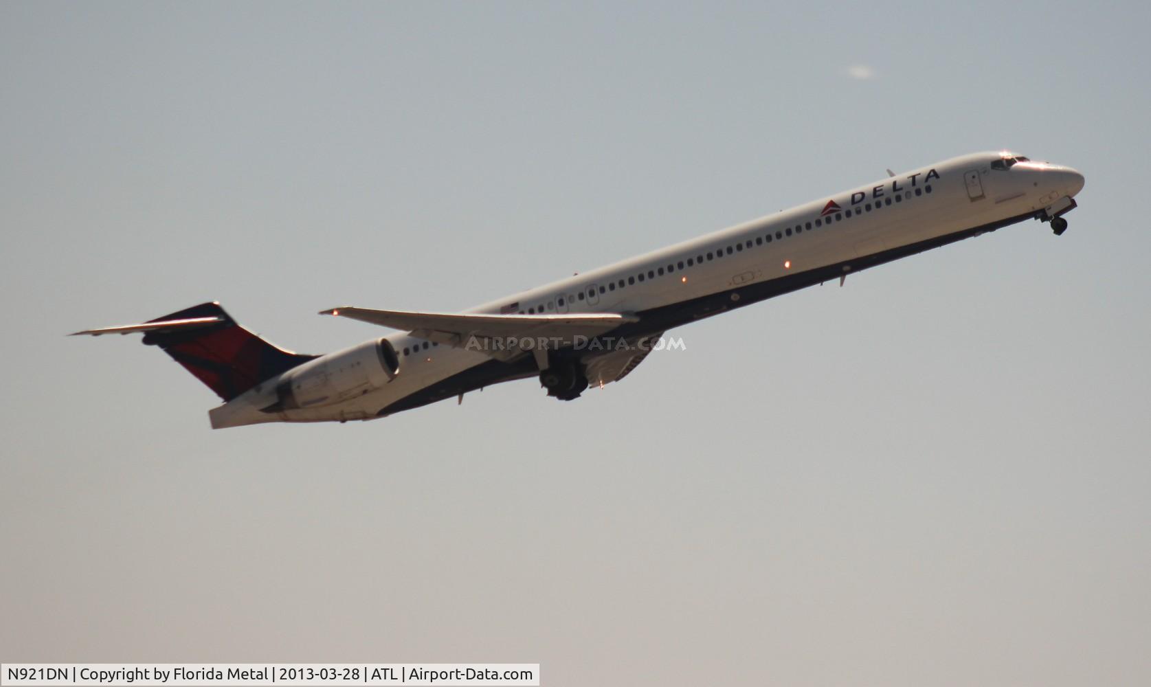 N921DN, 1997 McDonnell Douglas MD-90-30 C/N 53583, Delta MD-90
