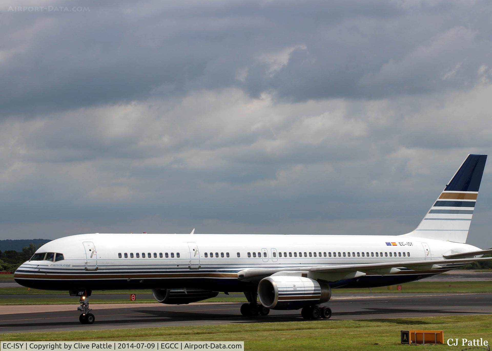 EC-ISY, 1993 Boeing 757-256 C/N 26241, Taxy to gate at Manchester EGCC