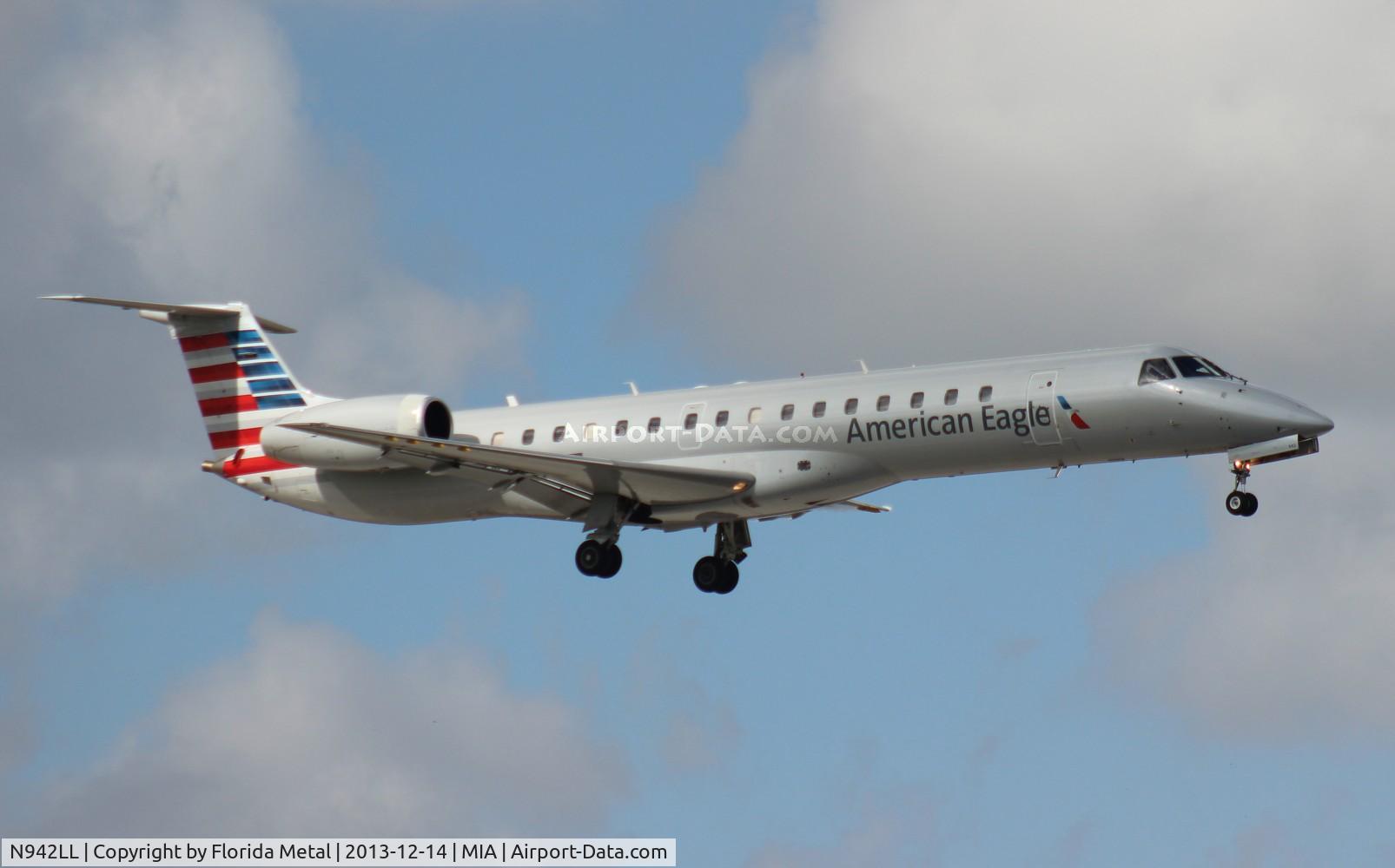 N942LL, 2005 Embraer ERJ-145LR (EMB-145LR) C/N 14500930, American Eagle E145LR