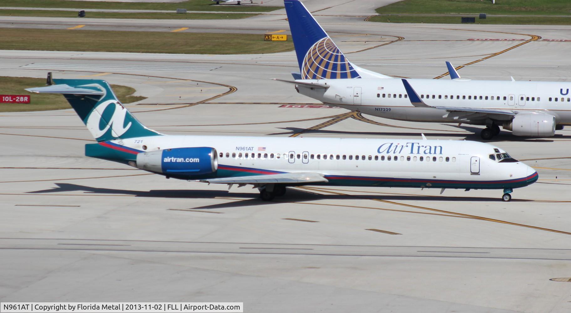 N961AT, 2001 Boeing 717-200 C/N 55023, Air Tran 717