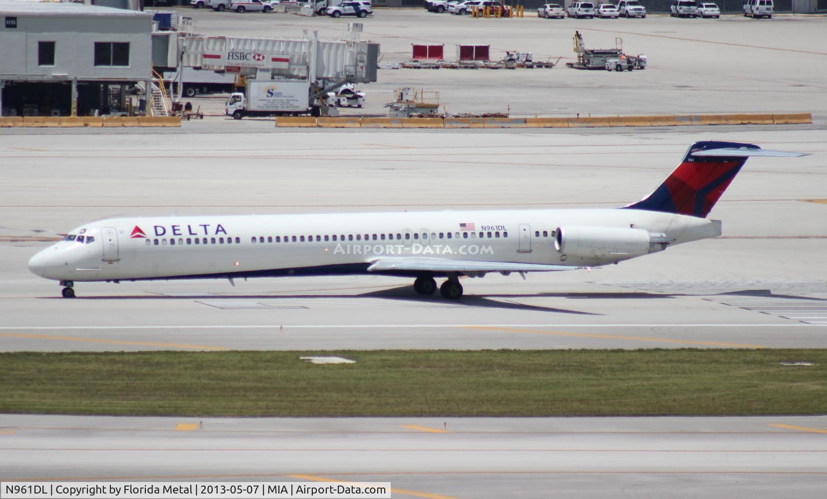 N961DL, 1990 McDonnell Douglas MD-88 C/N 49980, Delta MD-88