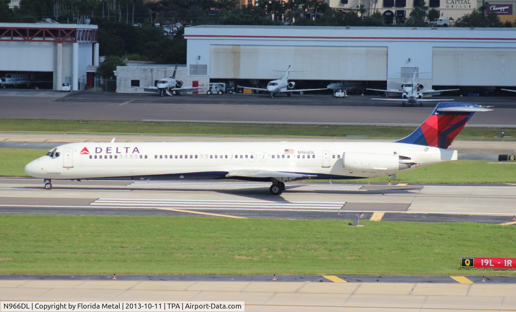 N966DL, 1990 McDonnell Douglas MD-88 C/N 53115, Delta MD-88
