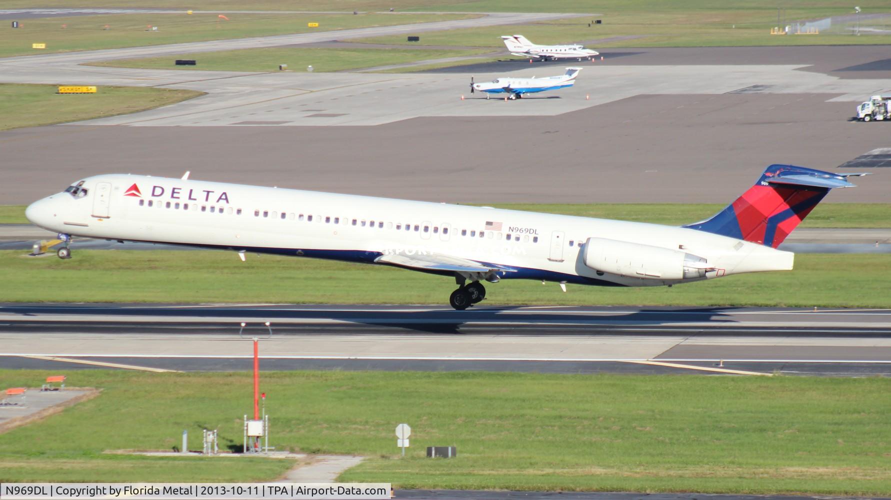 N969DL, 1990 McDonnell Douglas MD-88 C/N 53172, Delta MD-88