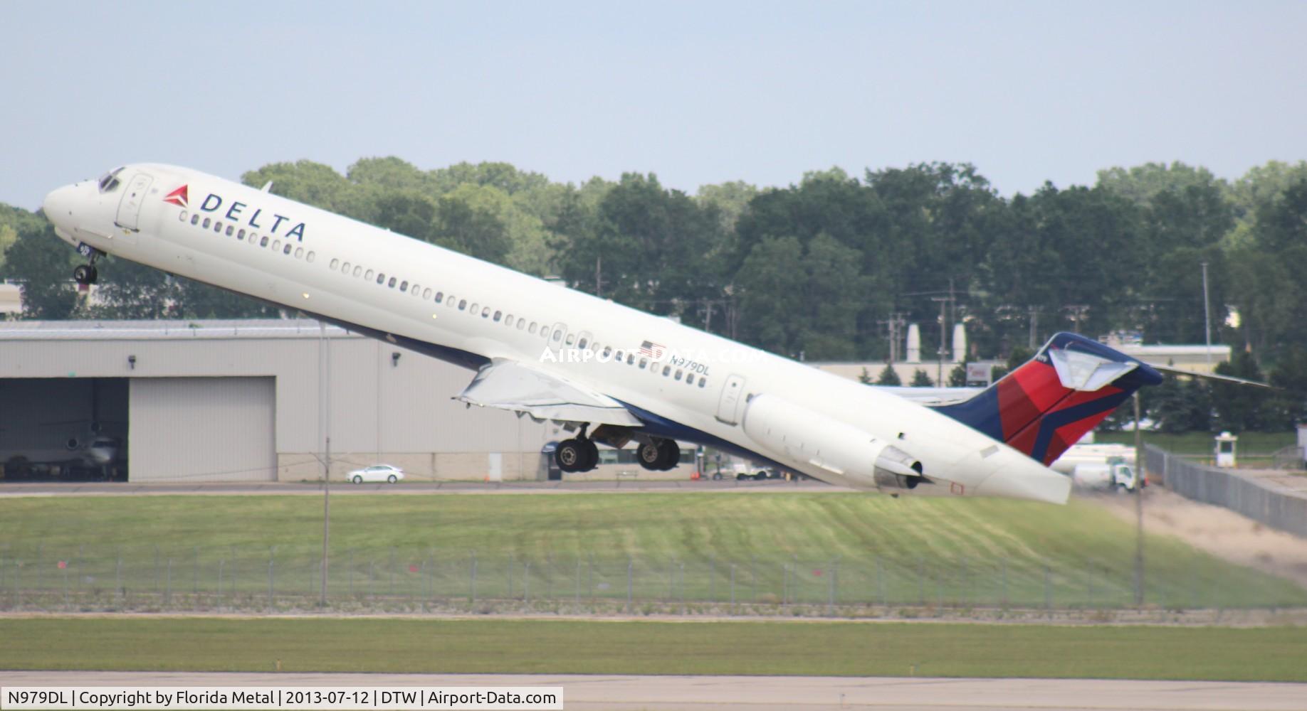 N979DL, 1991 McDonnell Douglas MD-88 C/N 53266, Delta MD-88