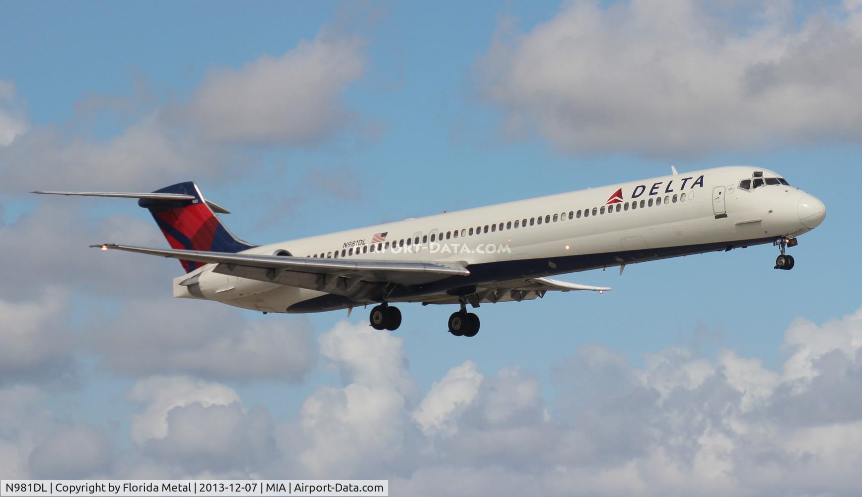 N981DL, 1991 McDonnell Douglas MD-88 C/N 53268, Delta MD-88
