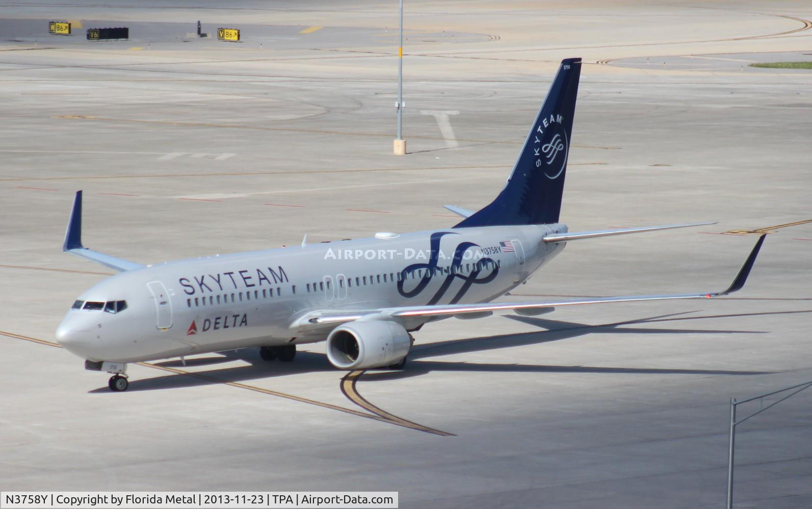 N3758Y, 2001 Boeing 737-832 C/N 30814, Delta 737-800