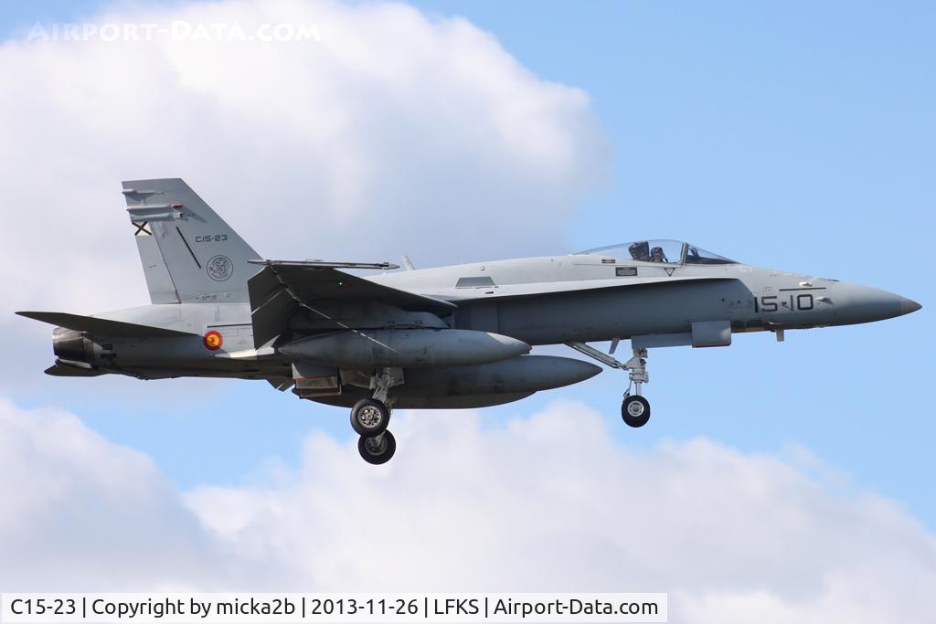 C15-23, McDonnell Douglas EF-18A Hornet C/N 0579/A486, Landing