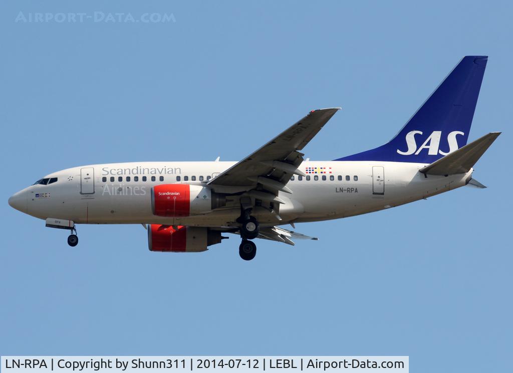 LN-RPA, 1998 Boeing 737-683 C/N 28290, Landing rwy 07L