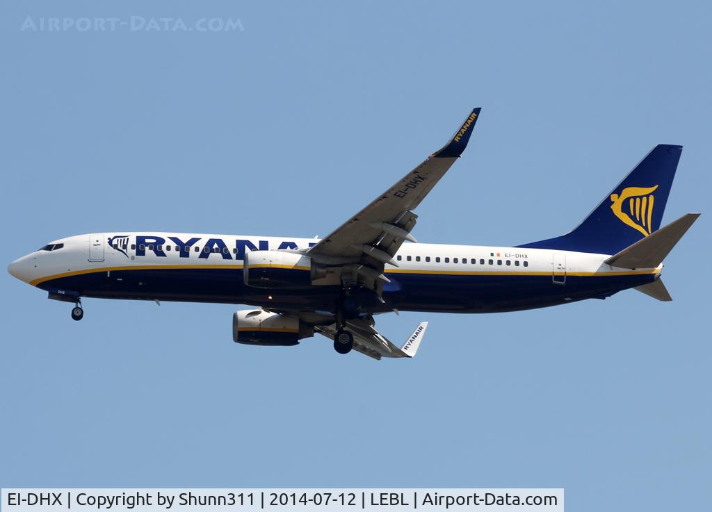 EI-DHX, 2005 Boeing 737-8AS C/N 33585, Landing rwy 07L