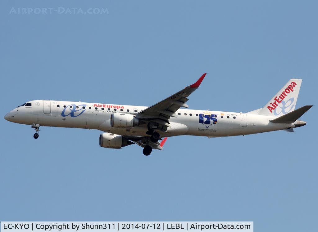 EC-KYO, 2009 Embraer 195LR (ERJ-190-200LR) C/N 19000276, Landing rwy 07L with special patch on left side...