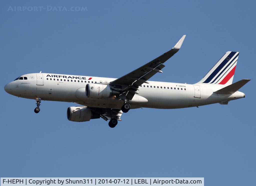 F-HEPH, 2013 Airbus A320-214 C/N 5869, Landing rwy 07L