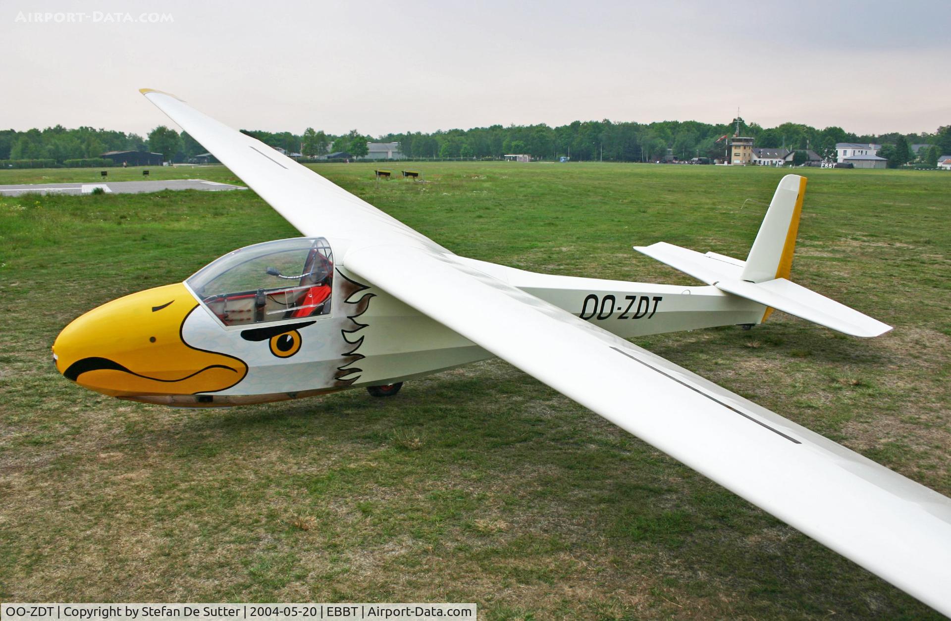 OO-ZDT, 1972 Schleicher Ka-8B C/N 8909, Chipmunk Fly-In 2004.