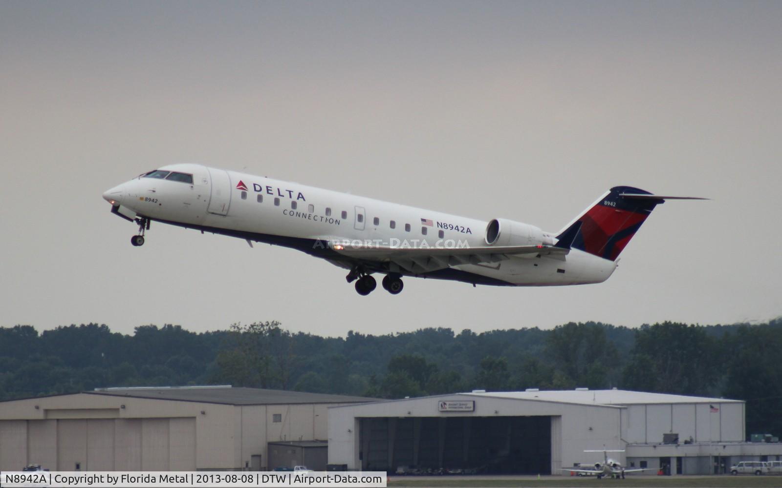 N8942A, 2004 Bombardier CRJ-200 (CL-600-2B19) C/N 7942, Delta Connection CRJ-200