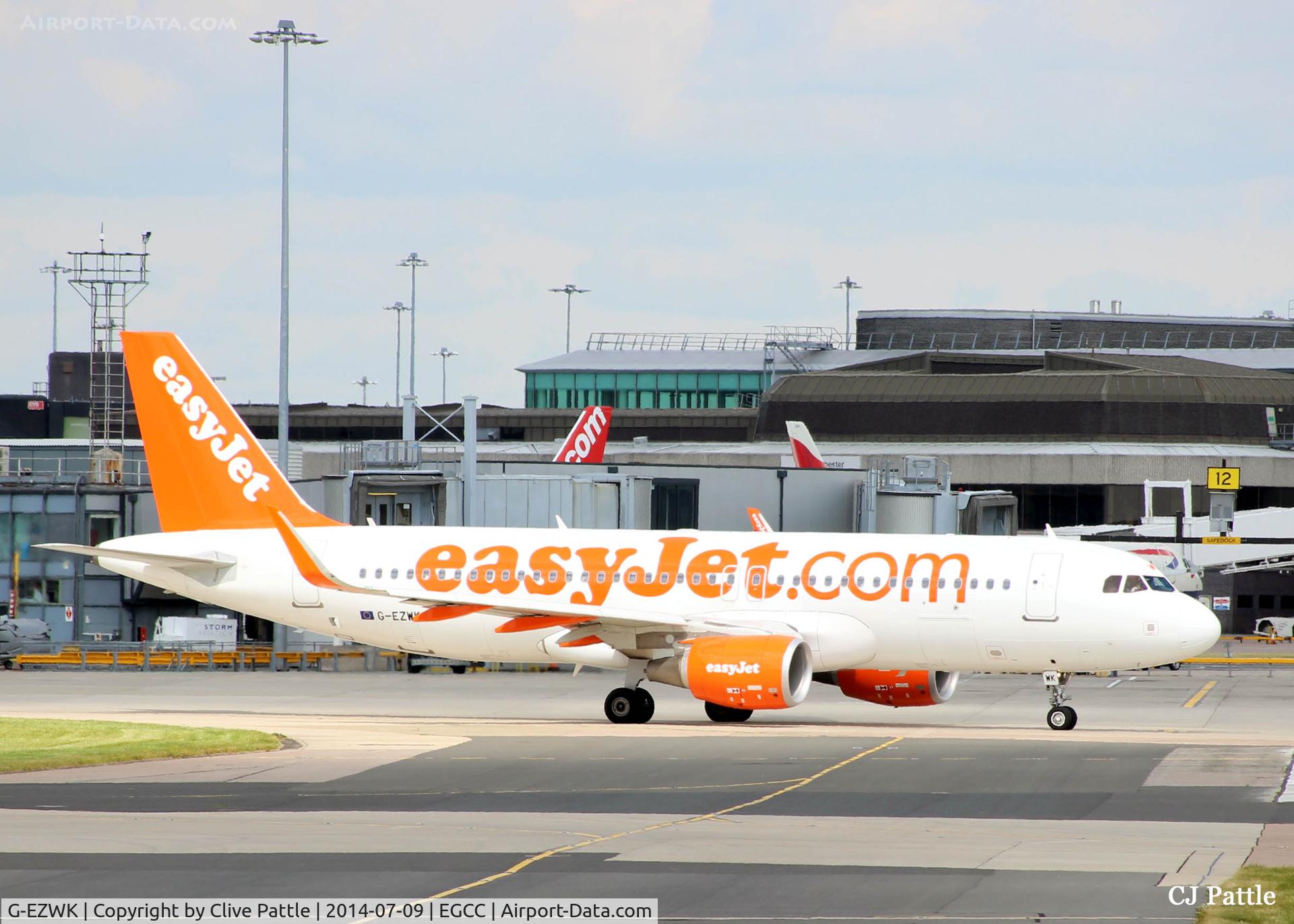 G-EZWK, 2013 Airbus A320-214 C/N 5688, Manchester action