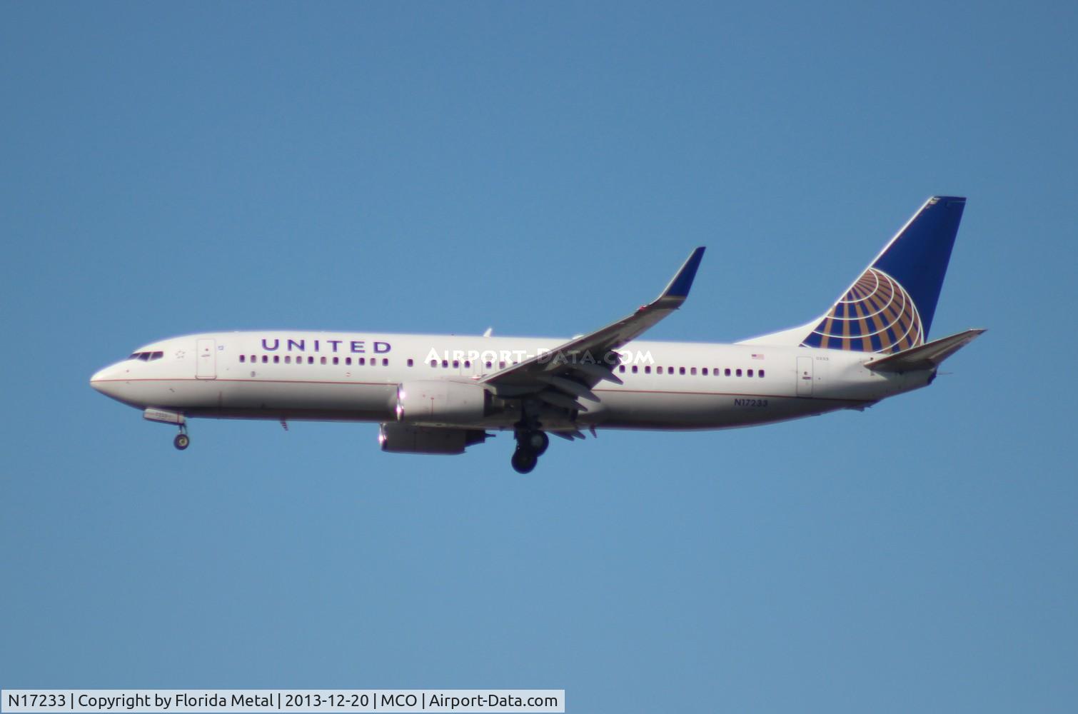 N17233, 1999 Boeing 737-824 C/N 28943, United 737-800