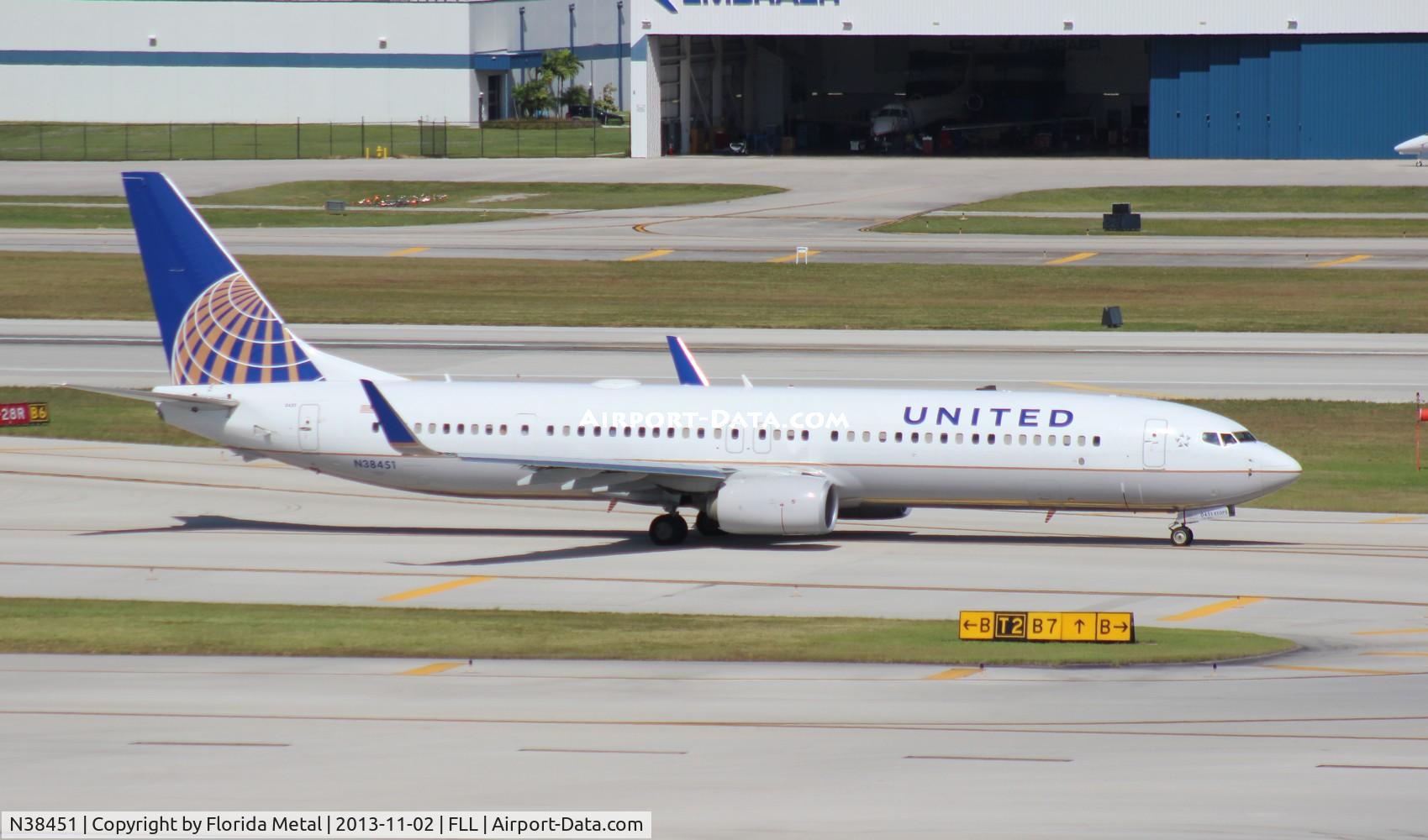 N38451, 2012 Boeing 737-924/ER C/N 31646, United 737-900
