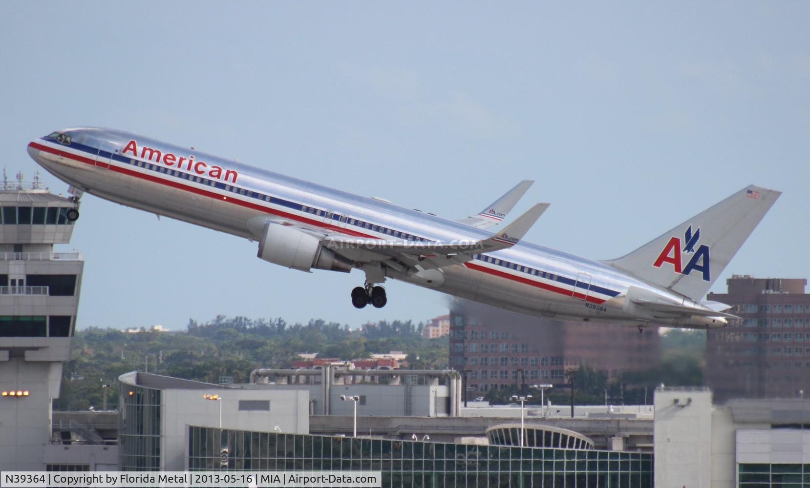 N39364, 1988 Boeing 767-323 C/N 24045, American 767-300