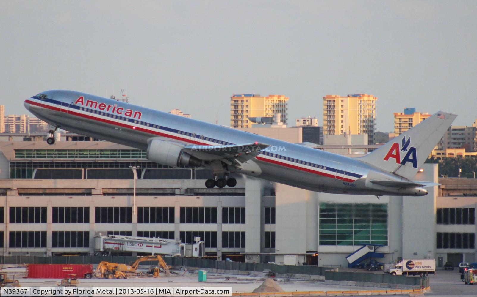 N39367, 1991 Boeing 767-323 C/N 25194, American 767-300