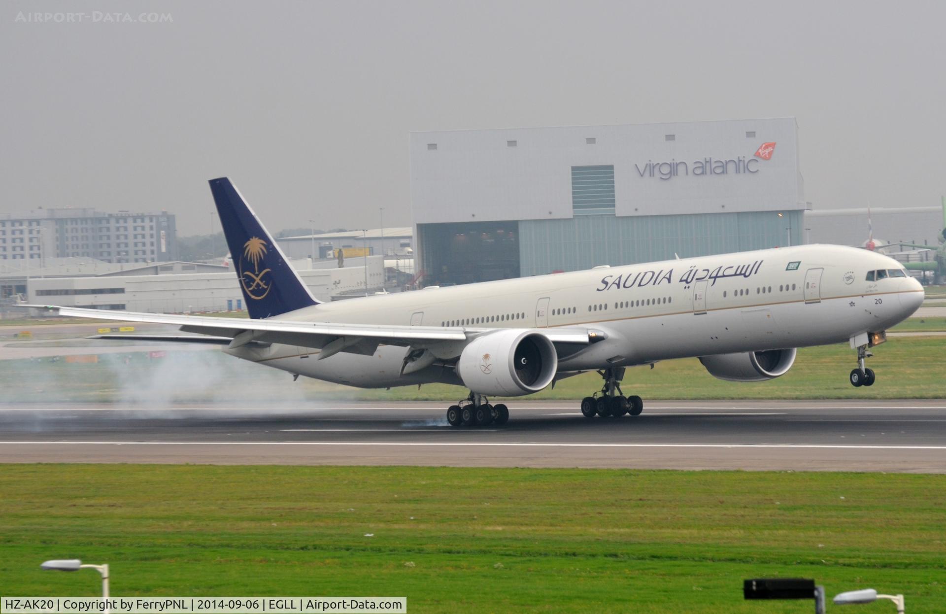 HZ-AK20, 2013 Boeing 777-368/ER C/N 41058, Touch-down