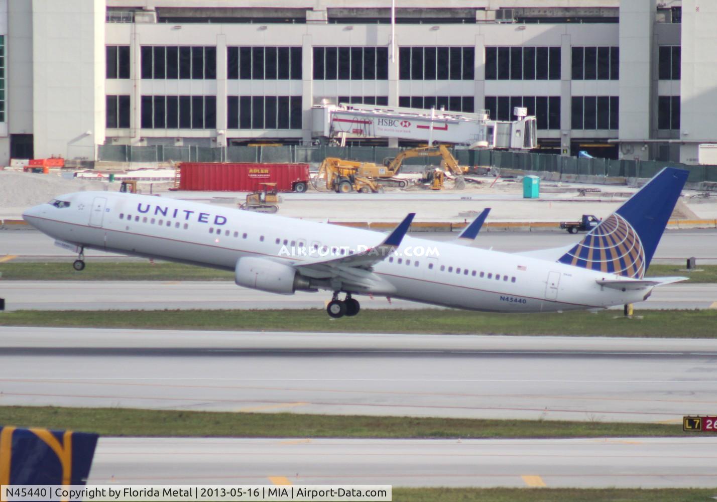 N45440, 2009 Boeing 737-924/ER C/N 33535, United 737-900