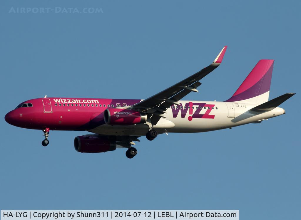 HA-LYG, 2013 Airbus A320-232 C/N 5539, Landing rwy 07L