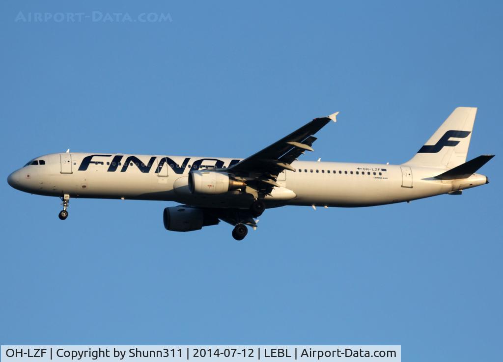 OH-LZF, 2004 Airbus A321-211 C/N 2208, Landing rwy 07L