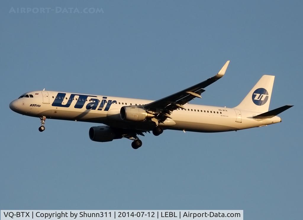 VQ-BTX, 2014 Airbus A321-211 C/N 6067, Landing rwy 07L
