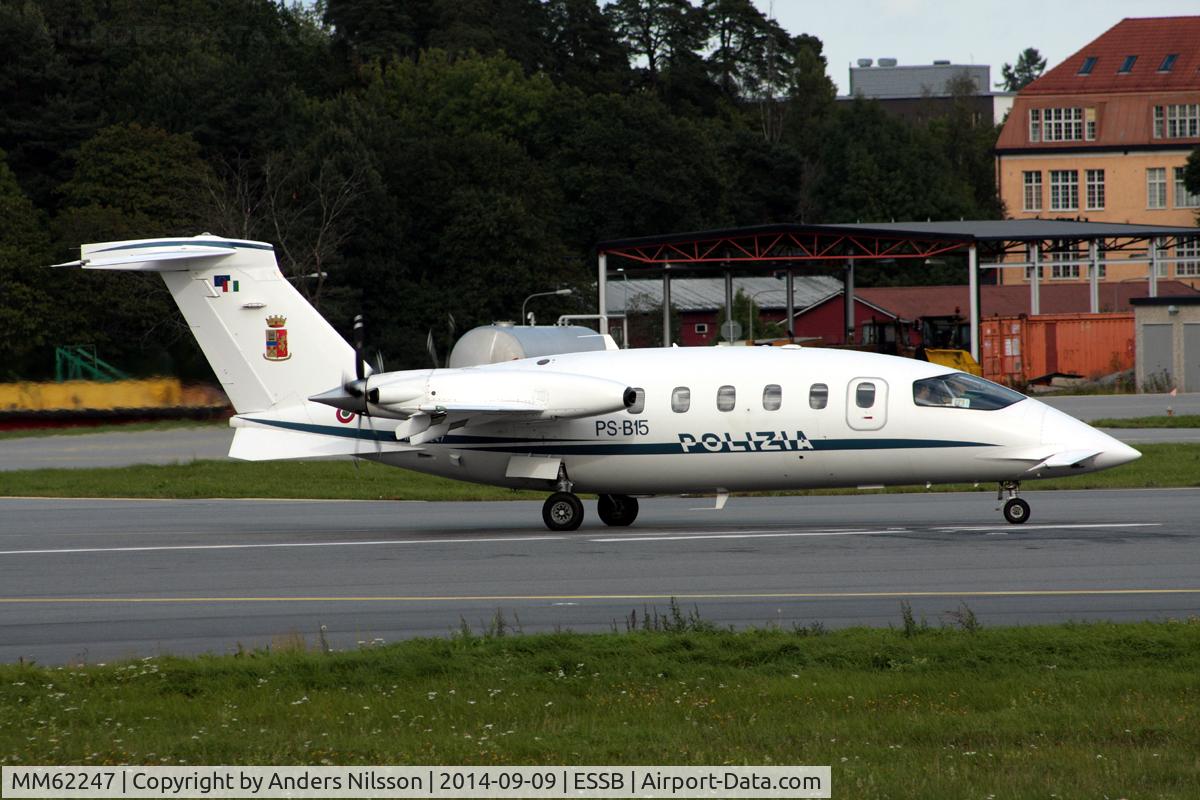 MM62247, 2006 Piaggio P-180AM Avanti C/N 1113, Lining up runway 12.