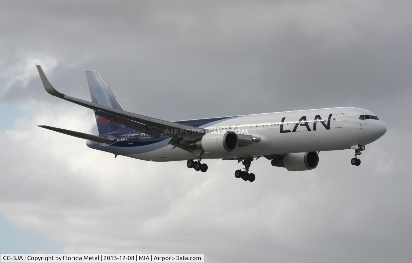 CC-BJA, 1996 Boeing 767-316/ER C/N 26329, LAN 767-300