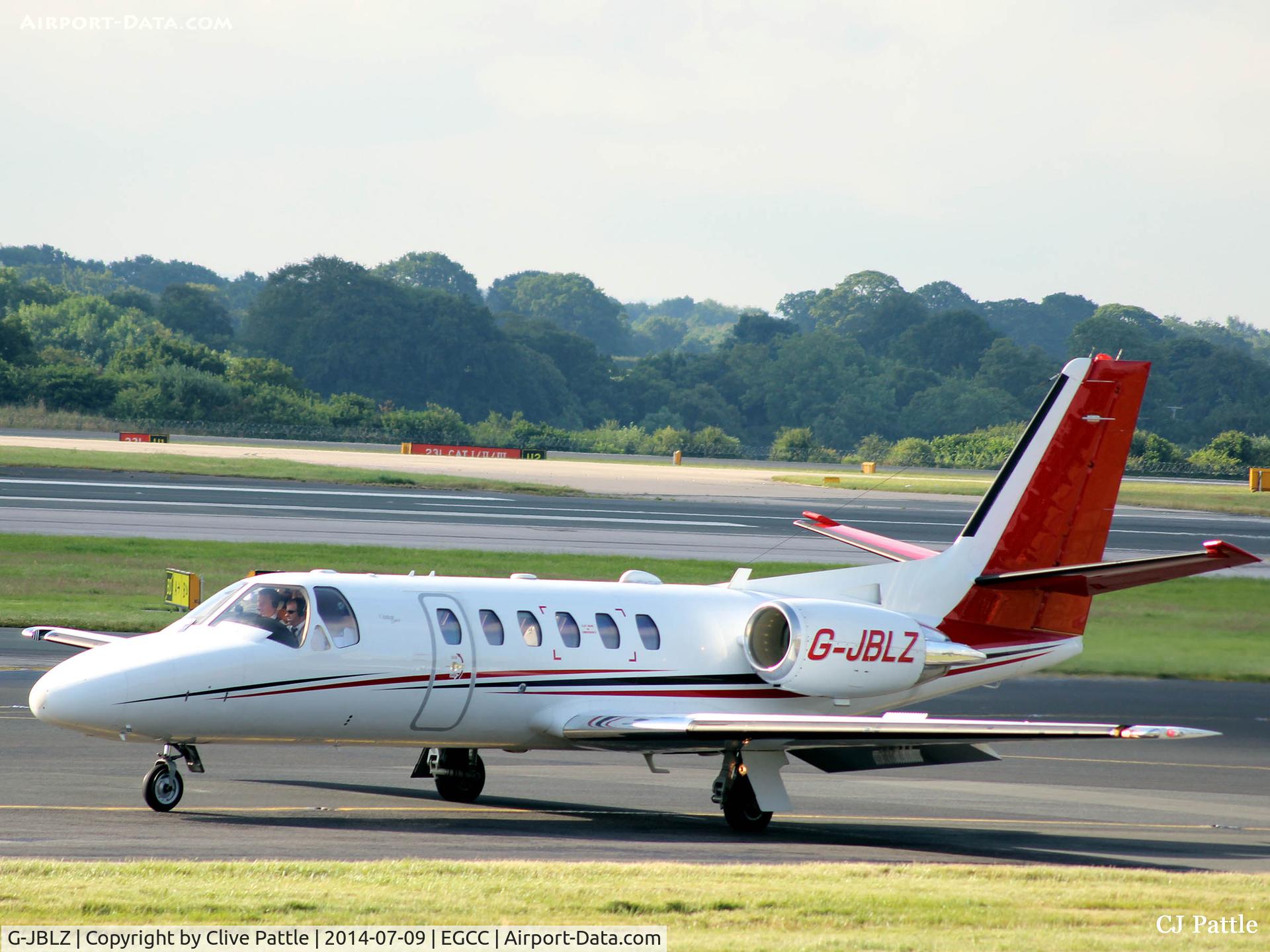 G-JBLZ, 2002 Cessna 550 Citation Bravo C/N 550-1018, Taxy to ramp after arrival at Manchester EGCC