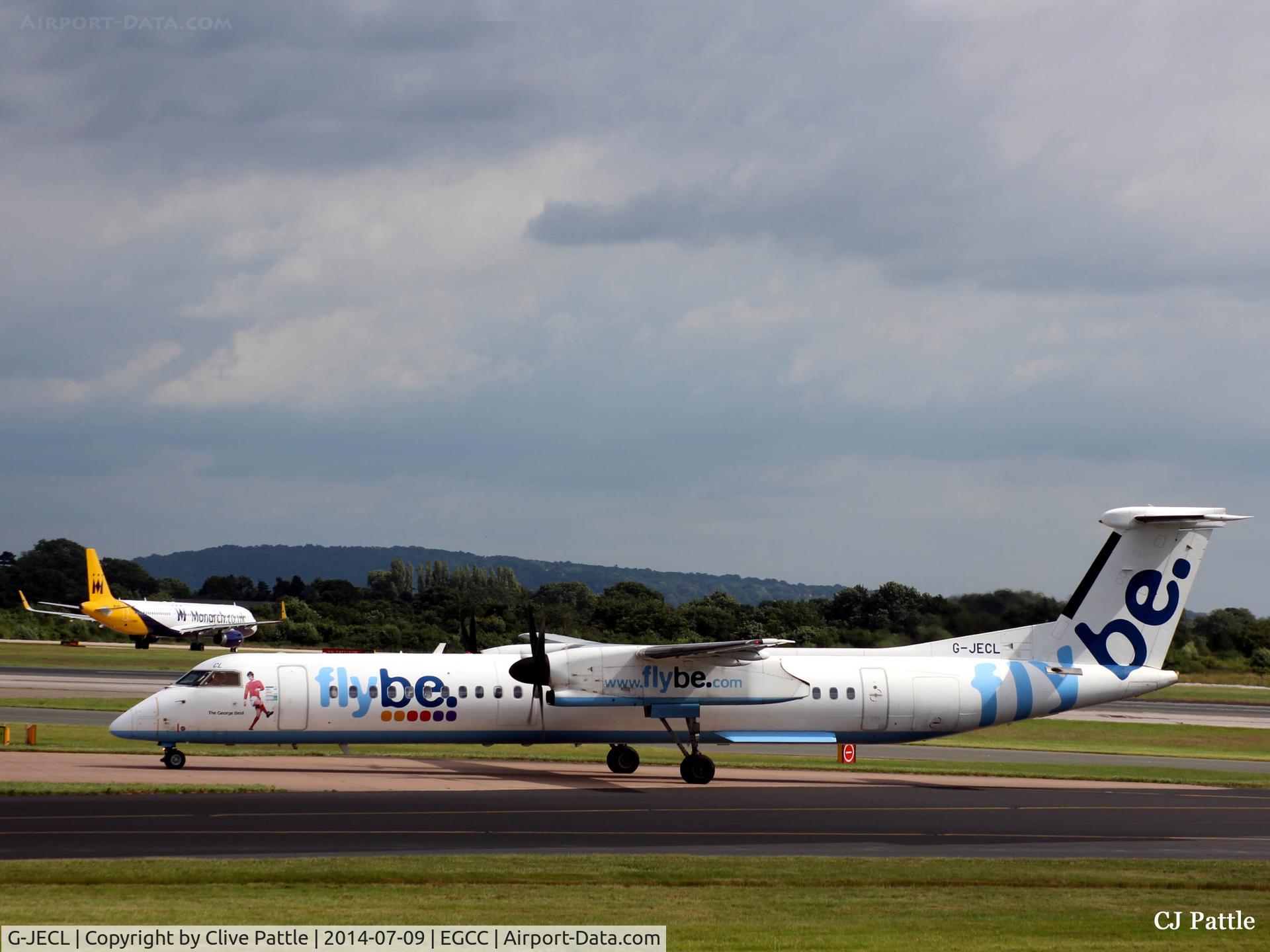 G-JECL, 2005 De Havilland Canada DHC-8-402Q Dash 8 C/N 4114, Taxy to the gate