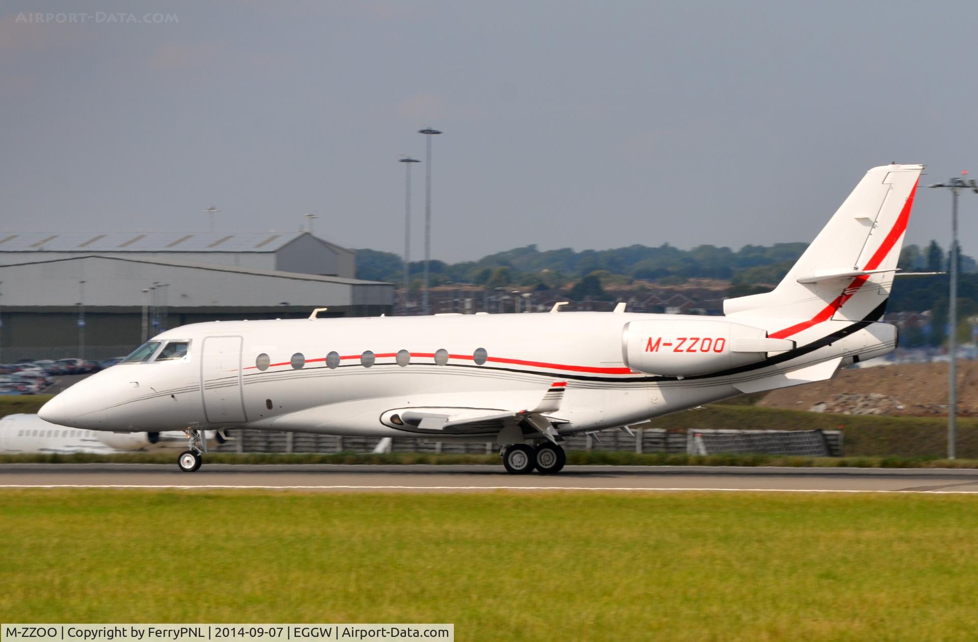 M-ZZOO, 2007 Israel Aircraft Industries Gulfstream 200 C/N 163, G200 Landing in LTN