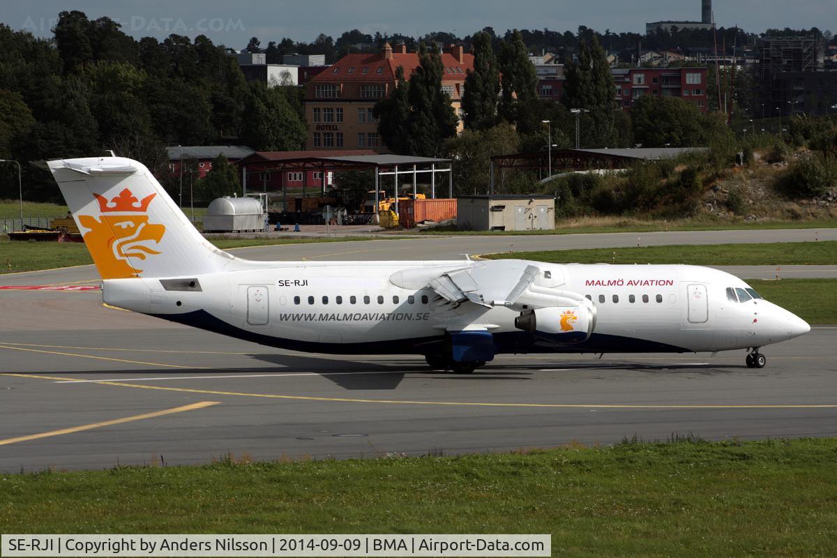 SE-RJI, 1999 British Aerospace Avro 146-RJ100 C/N E3357, Lining up runway 12.