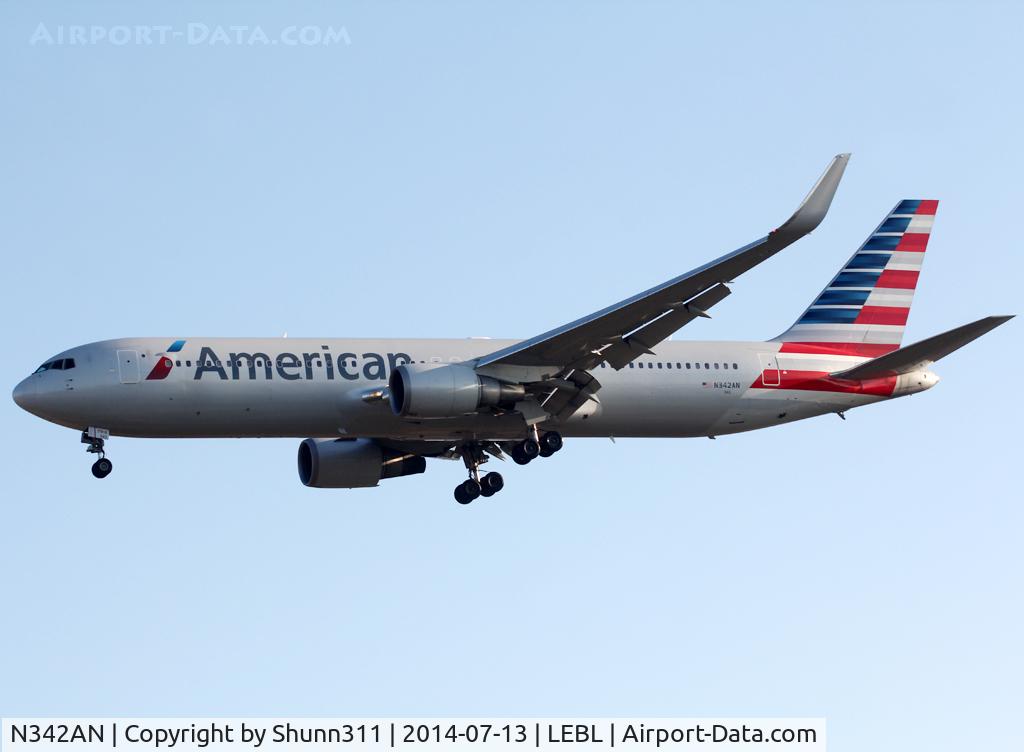 N342AN, 2002 Boeing 767-323ER C/N 33081, Landing rwy 25R in new c/s
