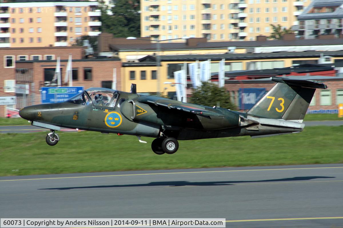 60073, Saab 105 (Sk60B) C/N 60-073, On very short final for runway 30.