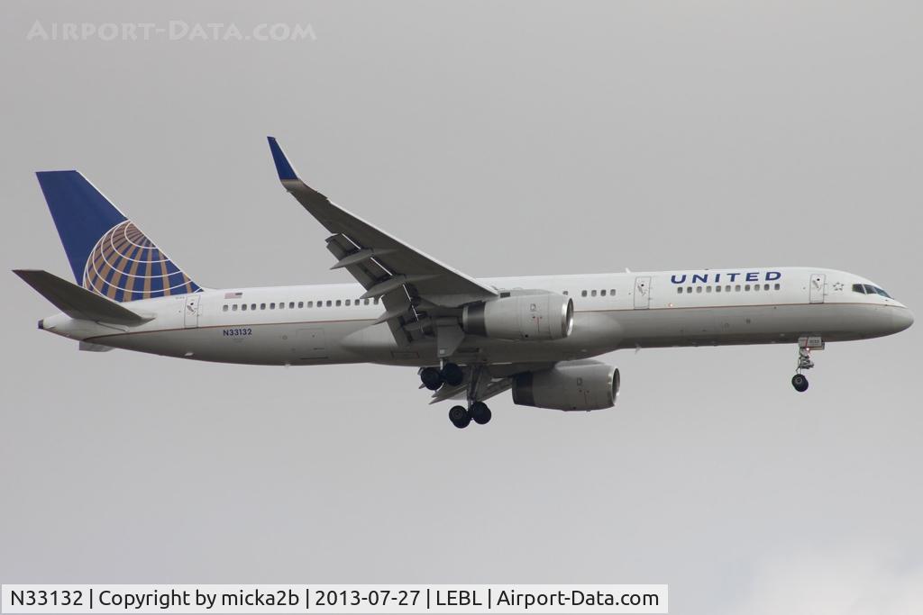 N33132, 1998 Boeing 757-224 C/N 29281, Landing