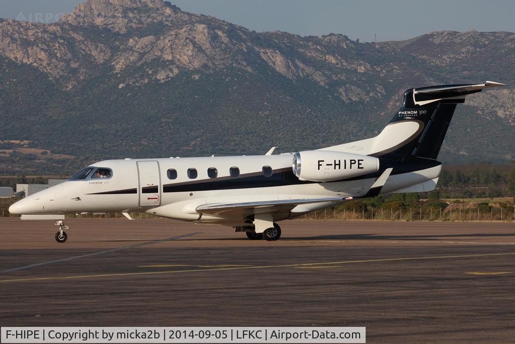 F-HIPE, 2010 Embraer EMB-505 Phenom 300 C/N 50500016, Taxiing