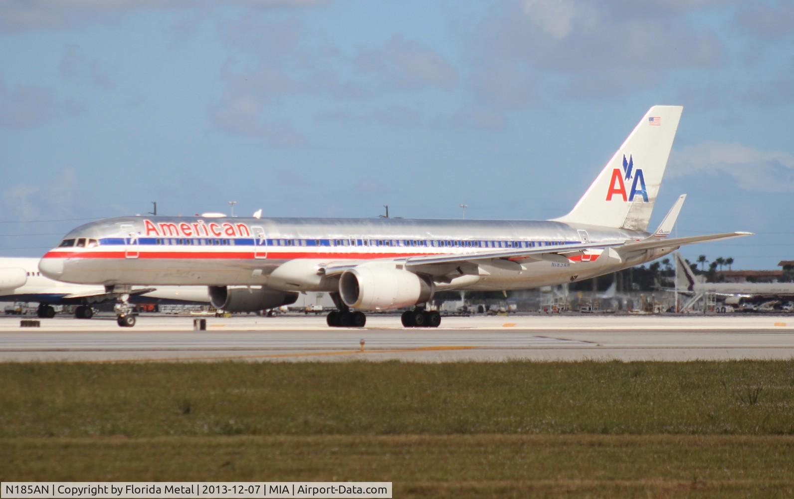 N185AN, 2001 Boeing 757-223 C/N 32379, American 757-200 (still in old colors, this was the first of the 757s to be painted in the new livery but at this time I don't have a shot of it in the new livery yet)