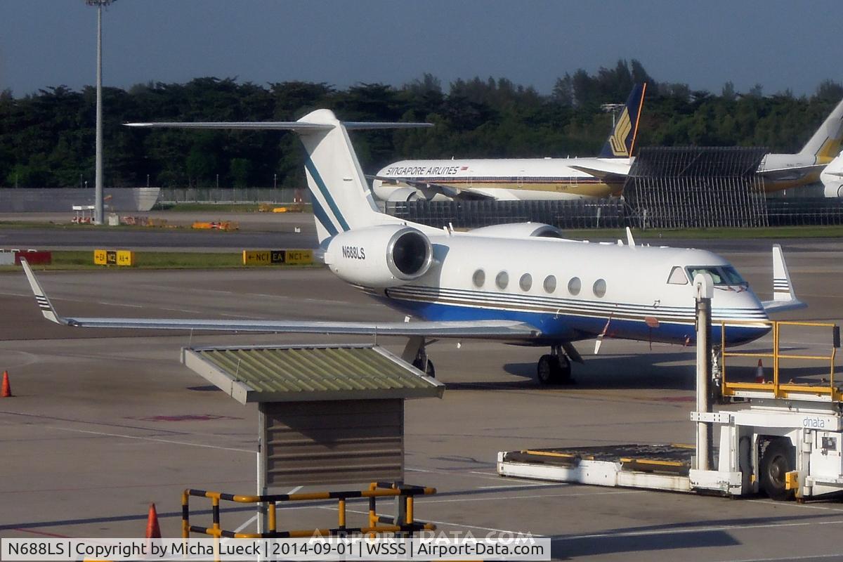 N688LS, 1995 Gulfstream Aerospace G-IV C/N 1280, At Changi