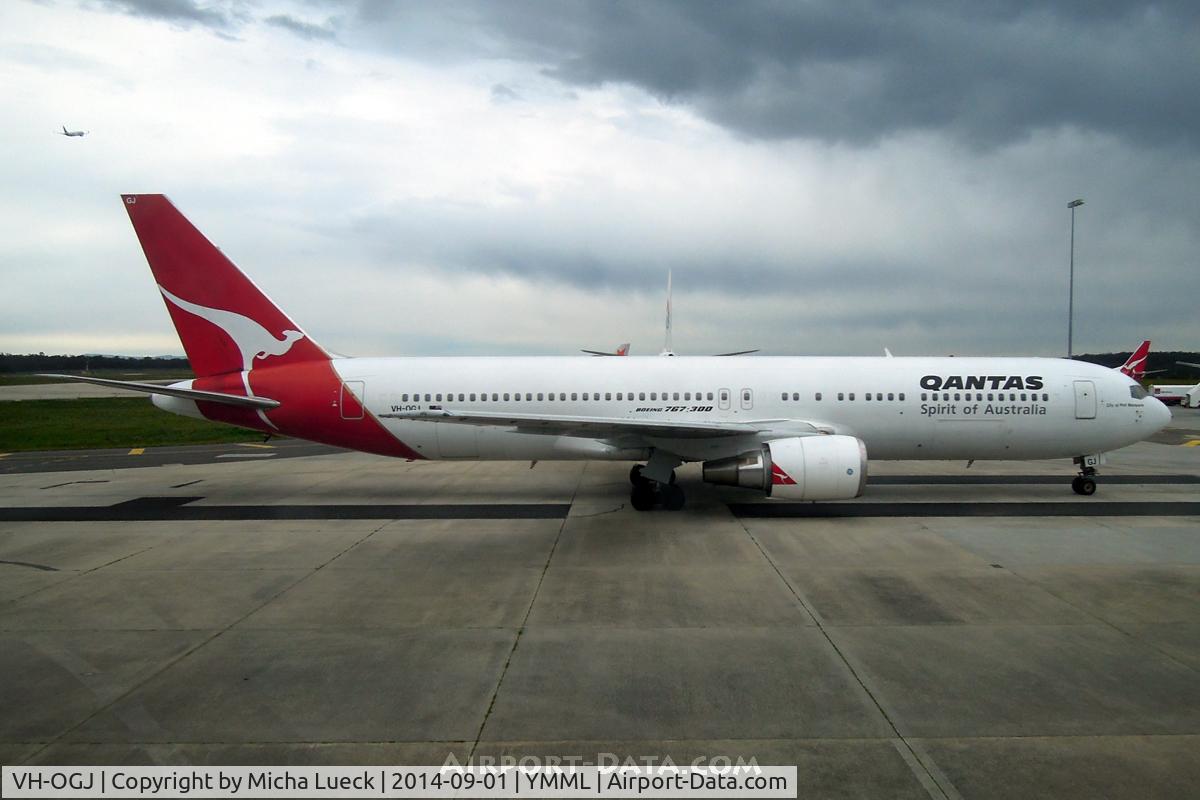 VH-OGJ, 1991 Boeing 767-338/ER C/N 25274, At Tullamarine