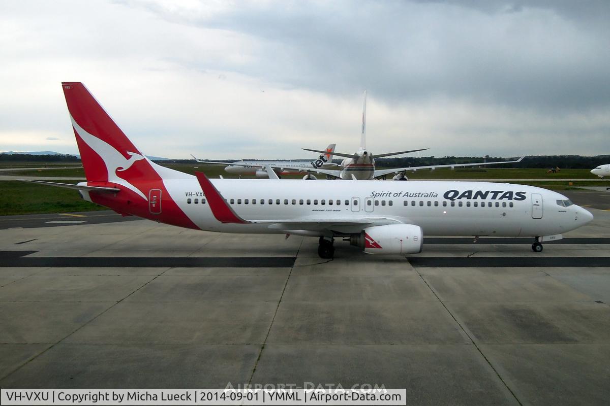 VH-VXU, 2003 Boeing 737-838 C/N 33761, At Tullamarine