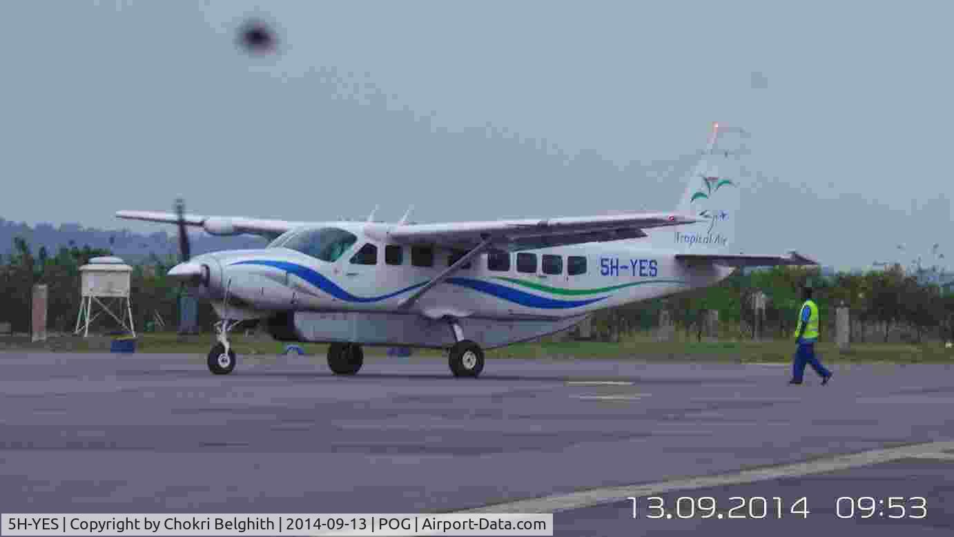 5H-YES, 2009 Cessna 208B Grand Caravan C/N 208B2092, Port Gentil 13/09/2014
