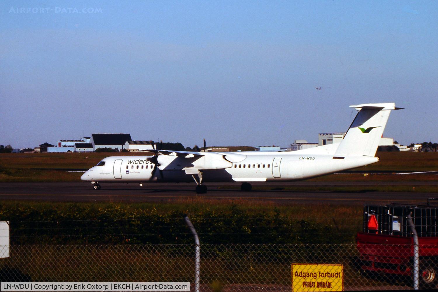 LN-WDU, 2007 De Havilland Canada DHC-8-402Q Dash 8 C/N 4197, LN-WDU in non standard c/s. CPH 2009-06