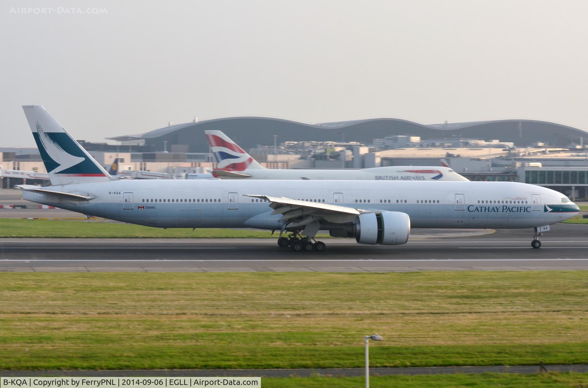B-KQA, 2012 Boeing 777-367/ER C/N 37898, Cathay Pacific B773 landing