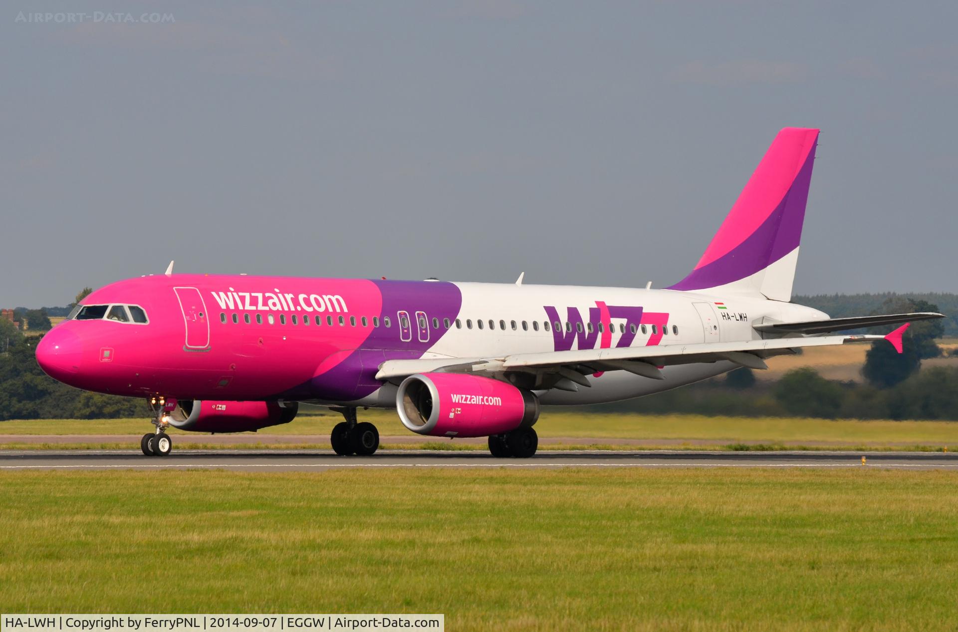 HA-LWH, 2011 Airbus A320-232 C/N 4621, Wizz A320 departing from LTN