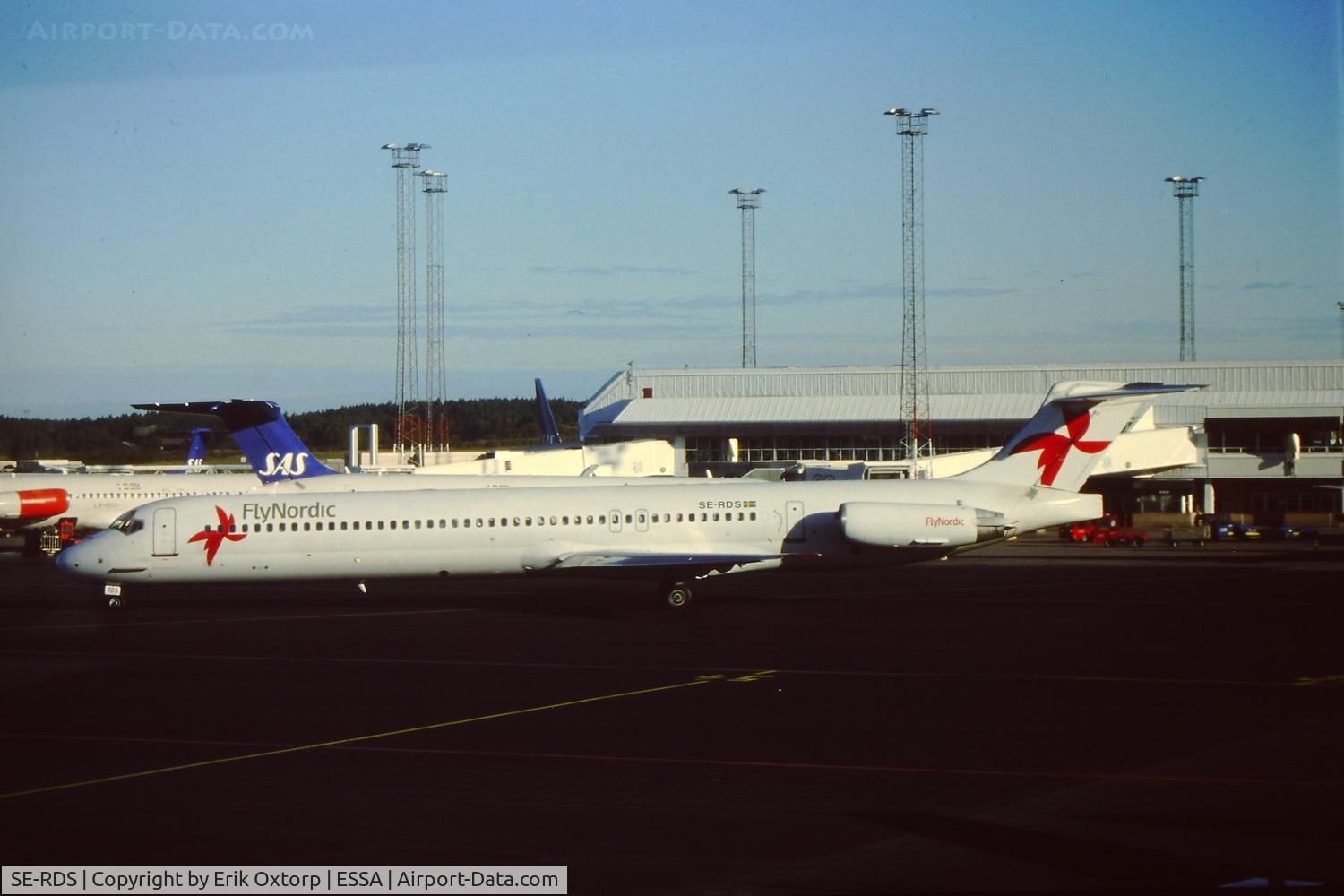 SE-RDS, 1987 McDonnell Douglas MD-83 (DC-9-83) C/N 49401, SE-RDS in ARN 2005-09